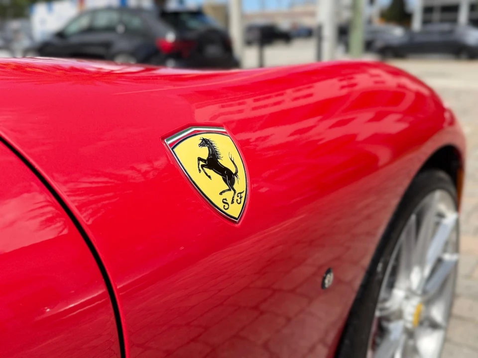 2025 Ferrari Roma Spider - Image 12 of 31