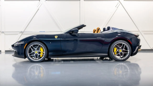 2025 Ferrari Roma Spider - Image 14 of 18