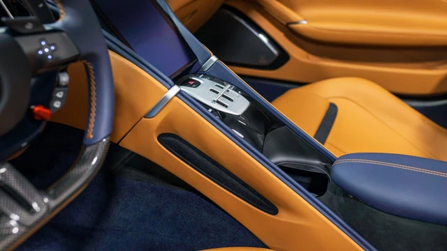 2025 Ferrari Roma Spider - Image 8 of 18