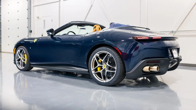 2025 Ferrari Roma Spider - Image 17 of 18