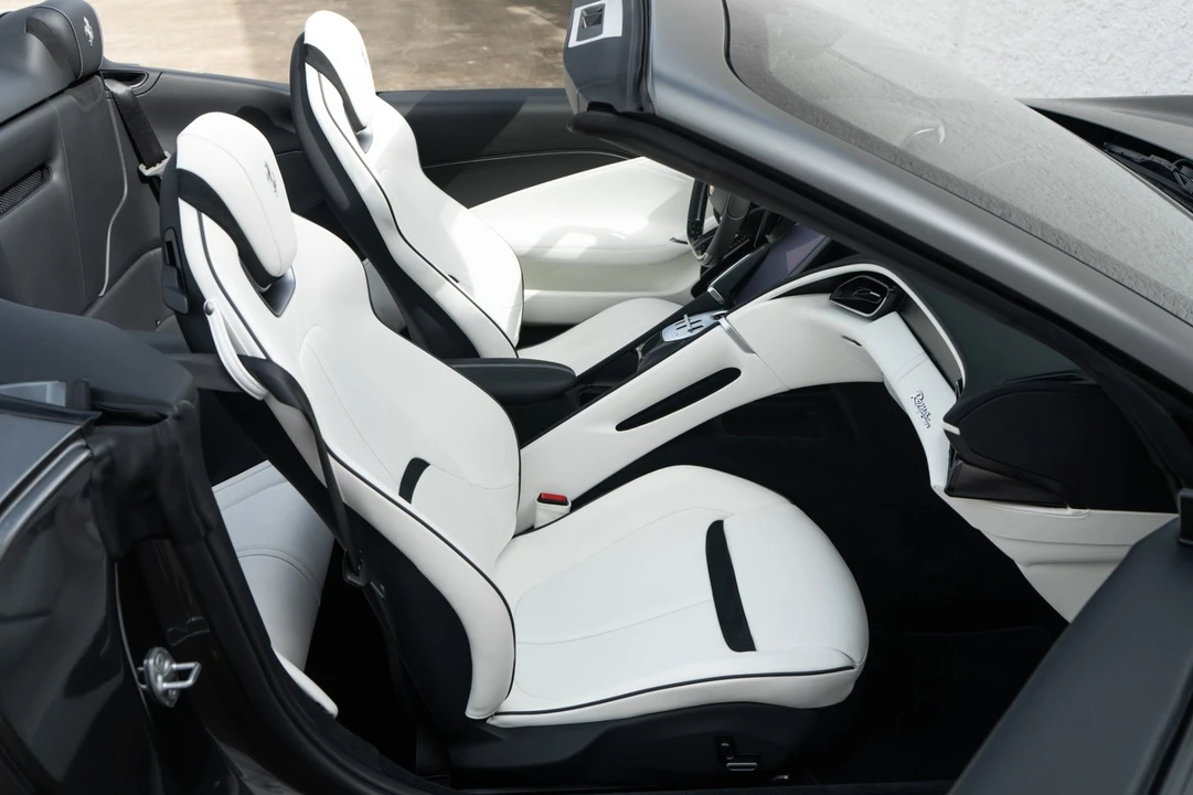 2025 Ferrari Roma Spider - Image 19 of 21