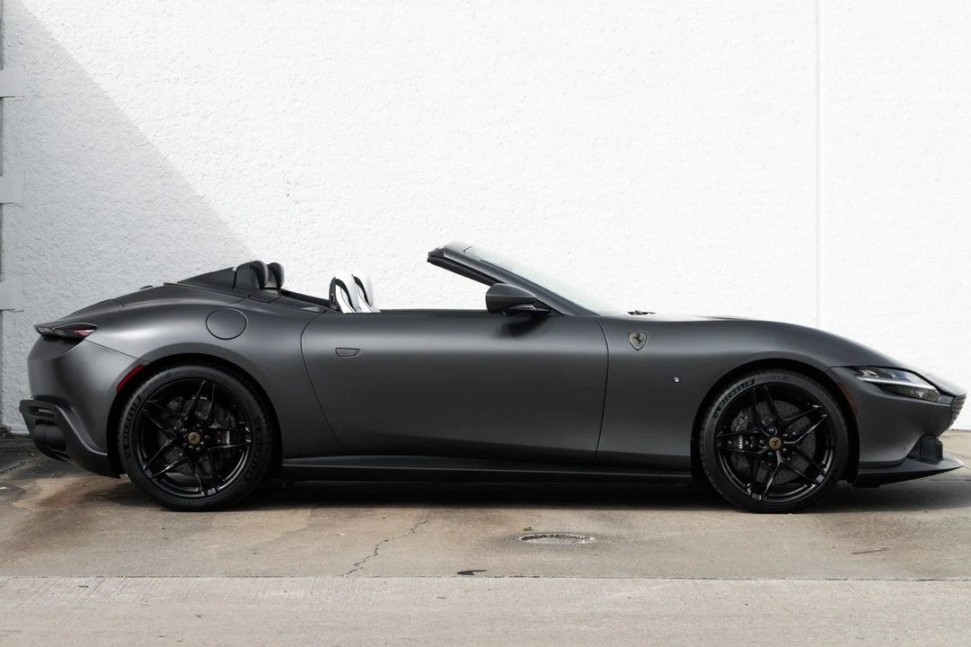 2025 Ferrari Roma Spider - Image 4 of 21