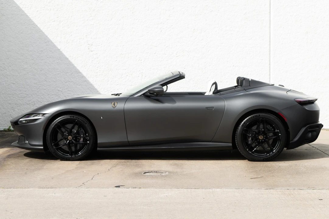 2025 Ferrari Roma Spider - Image 9 of 21