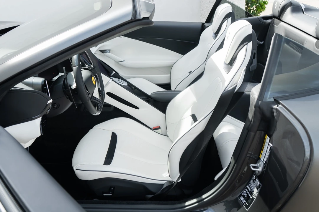 2025 Ferrari Roma Spider - Image 7 of 21