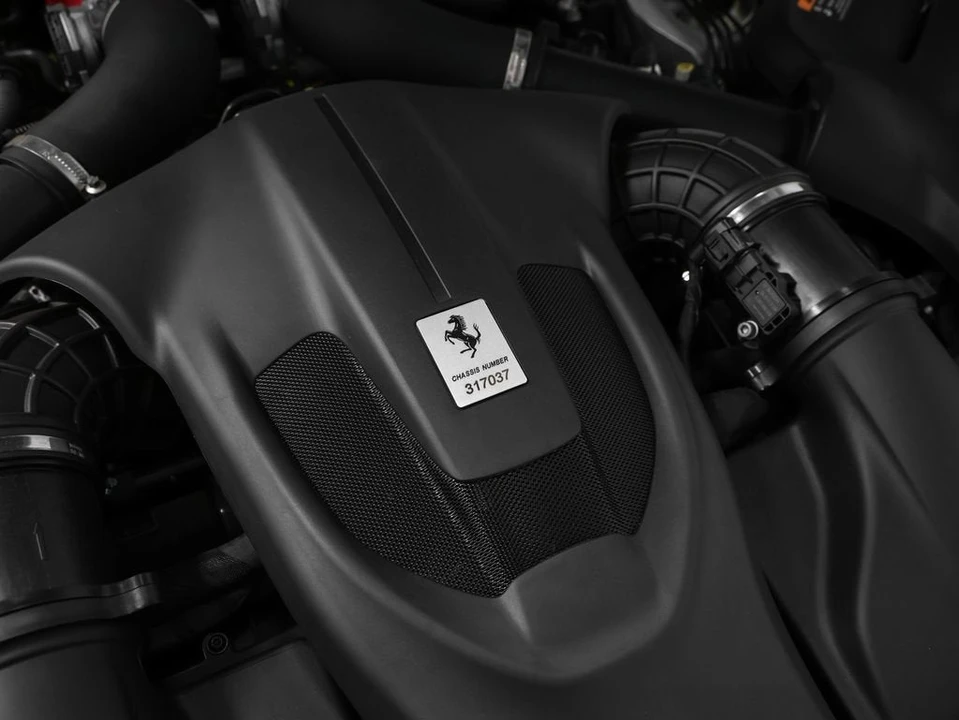 2025 Ferrari Roma Spider - Image 14 of 31