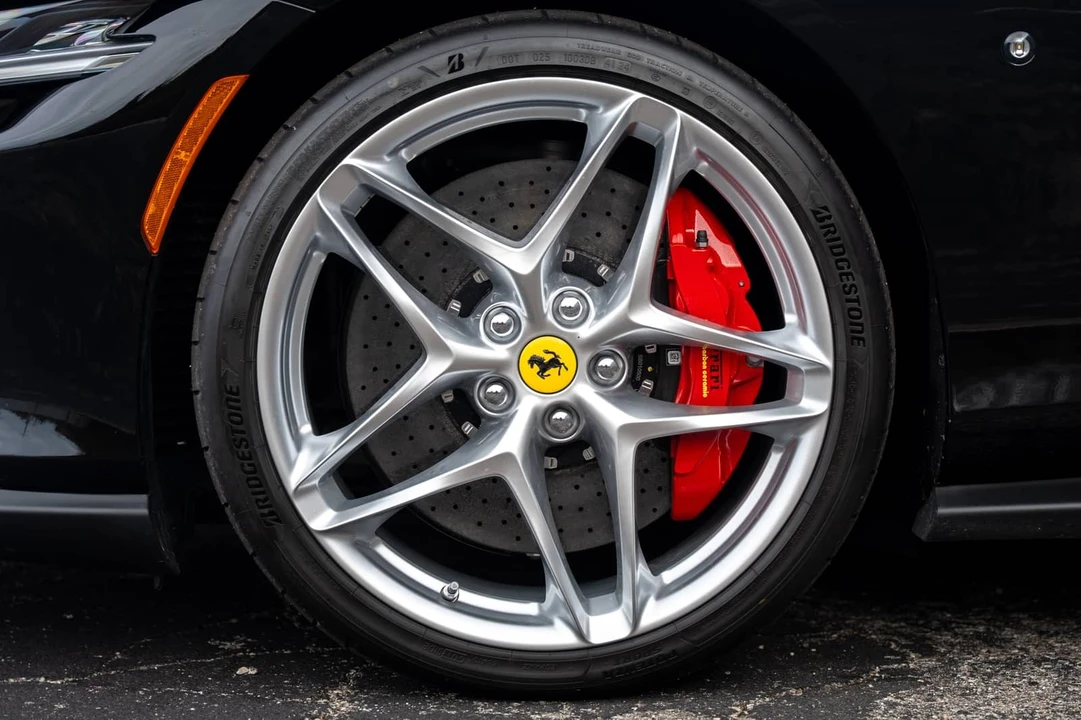 2025 Ferrari Roma Spider - Image 19 of 24