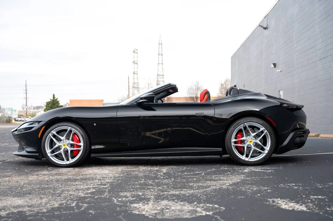 2025 Ferrari Roma Spider - Image 5 of 24