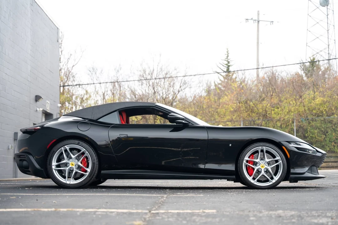 2025 Ferrari Roma Spider - Image 17 of 24