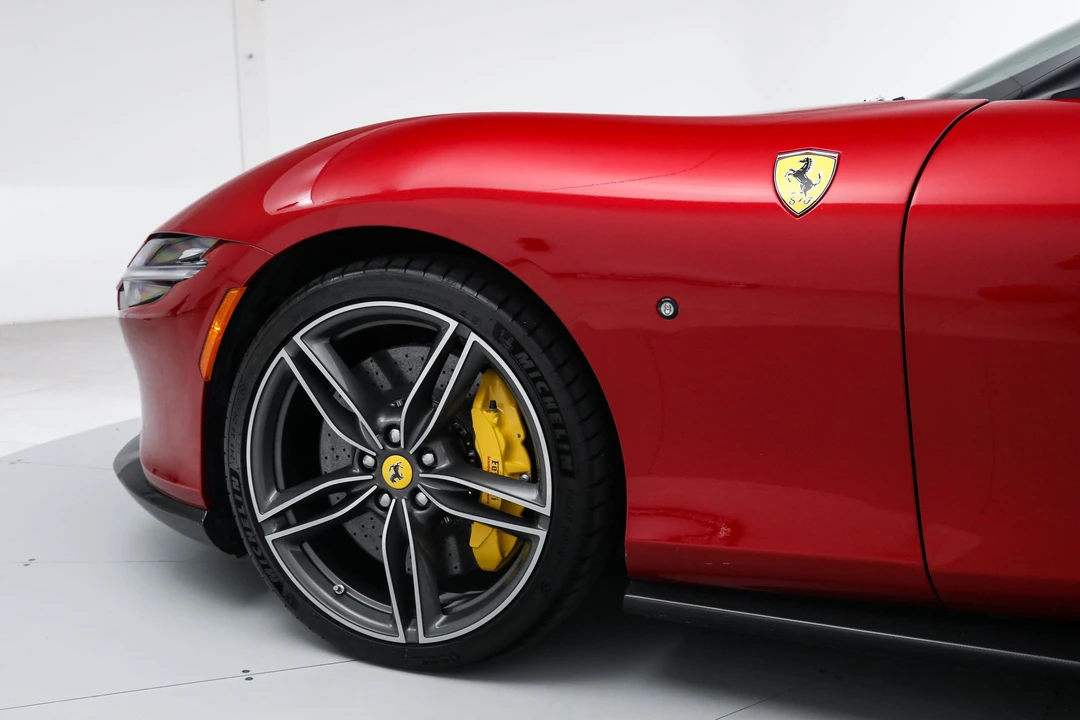 2025 Ferrari Roma Spider - Image 18 of 31