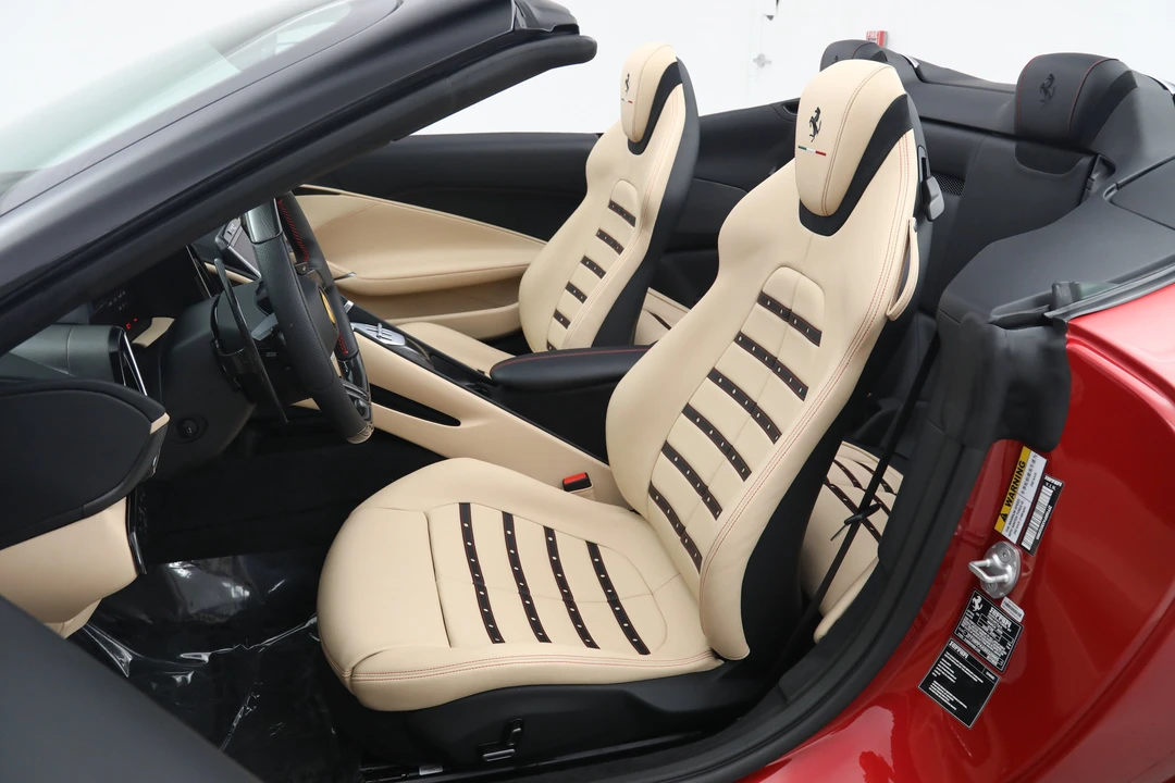 2025 Ferrari Roma Spider - Image 5 of 31