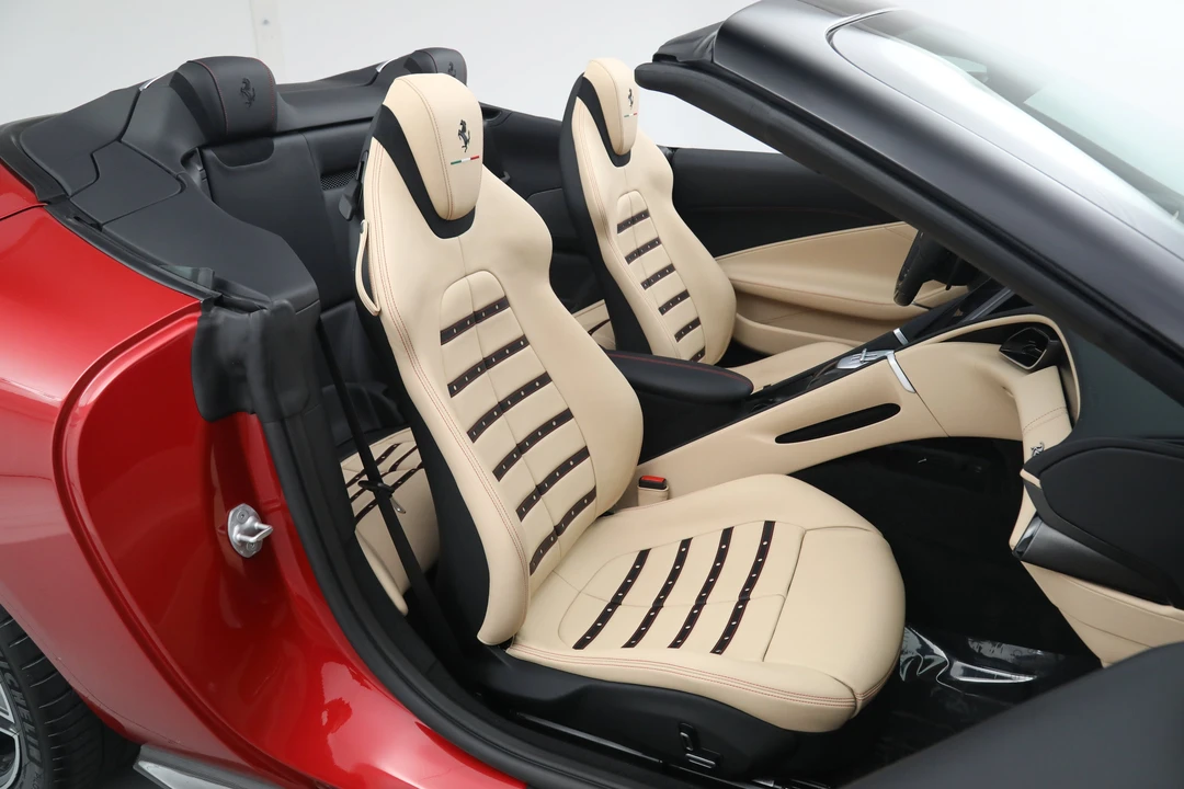 2025 Ferrari Roma Spider - Image 25 of 31