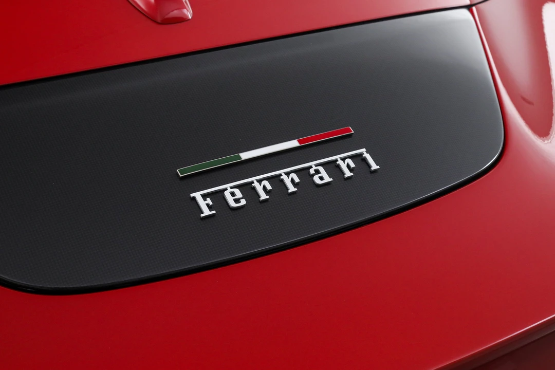 2025 Ferrari Roma Spider - Image 19 of 31