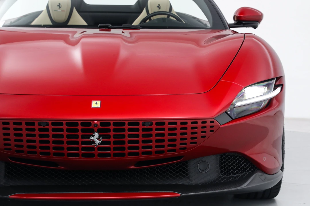 2025 Ferrari Roma Spider - Image 16 of 31