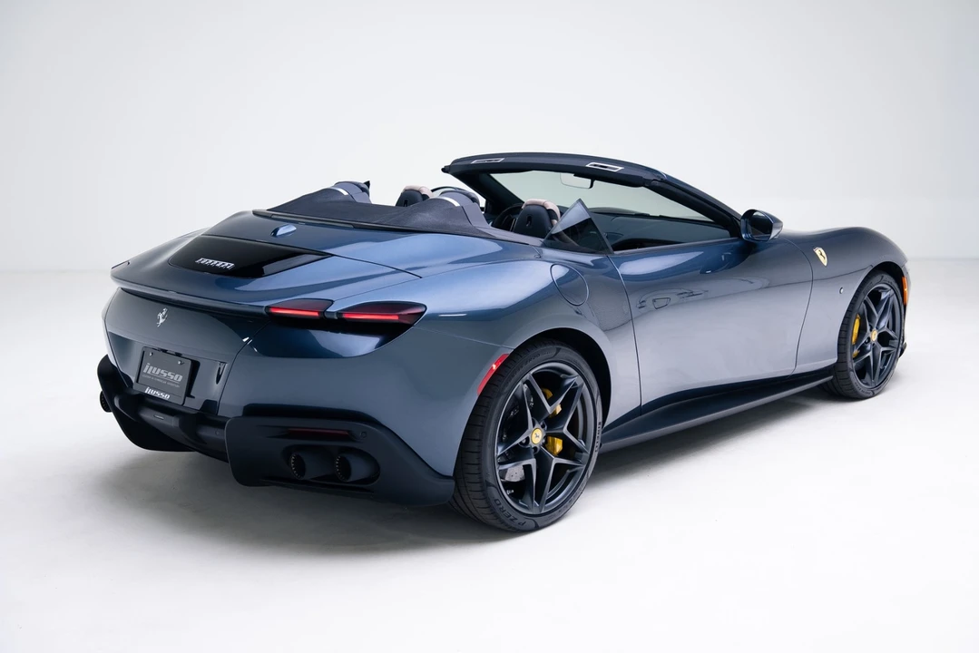 2025 Ferrari Roma Spider - Image 5 of 21
