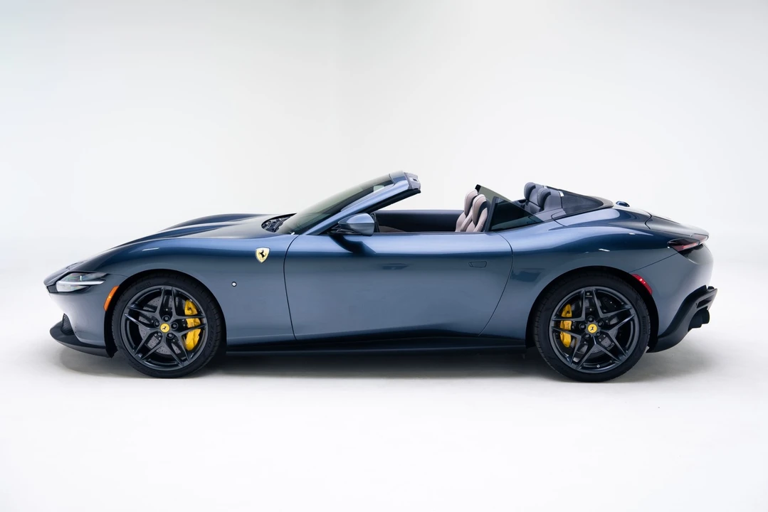 2025 Ferrari Roma Spider - Image 13 of 21