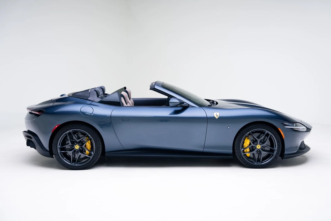 2025 Ferrari Roma Spider - Image 18 of 21