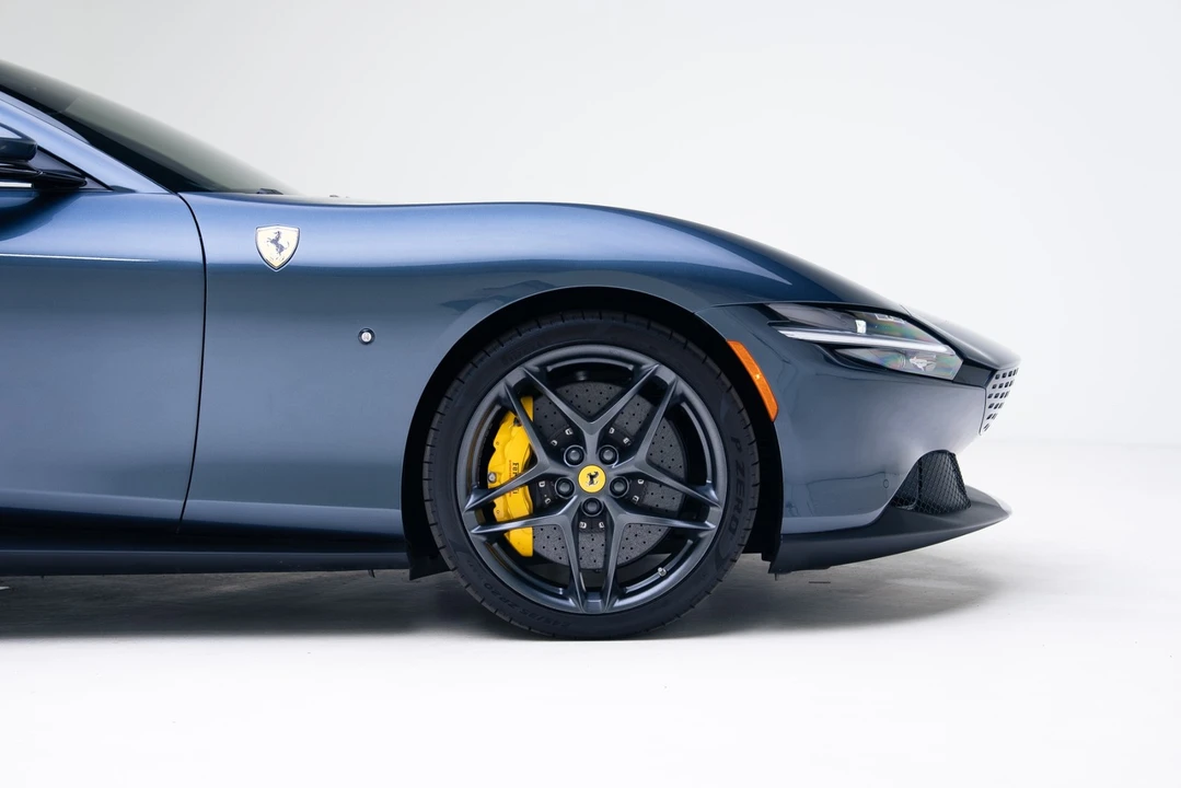 2025 Ferrari Roma Spider - Image 20 of 21
