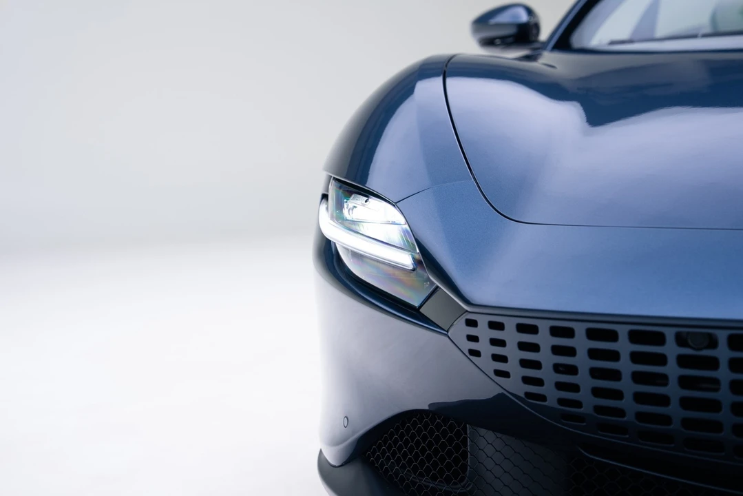 2025 Ferrari Roma Spider - Image 11 of 21