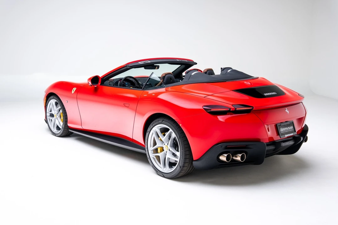 2025 Ferrari Roma Spider - Image 16 of 21