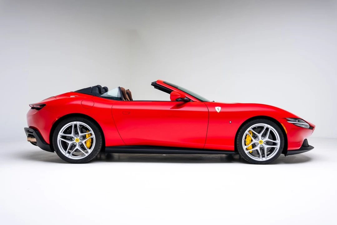 2025 Ferrari Roma Spider - Image 3 of 12