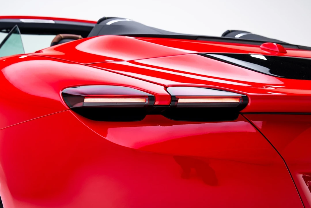 2025 Ferrari Roma Spider - Image 20 of 21