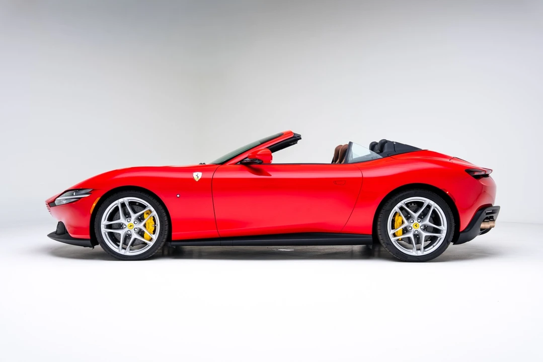 2025 Ferrari Roma Spider - Image 9 of 12