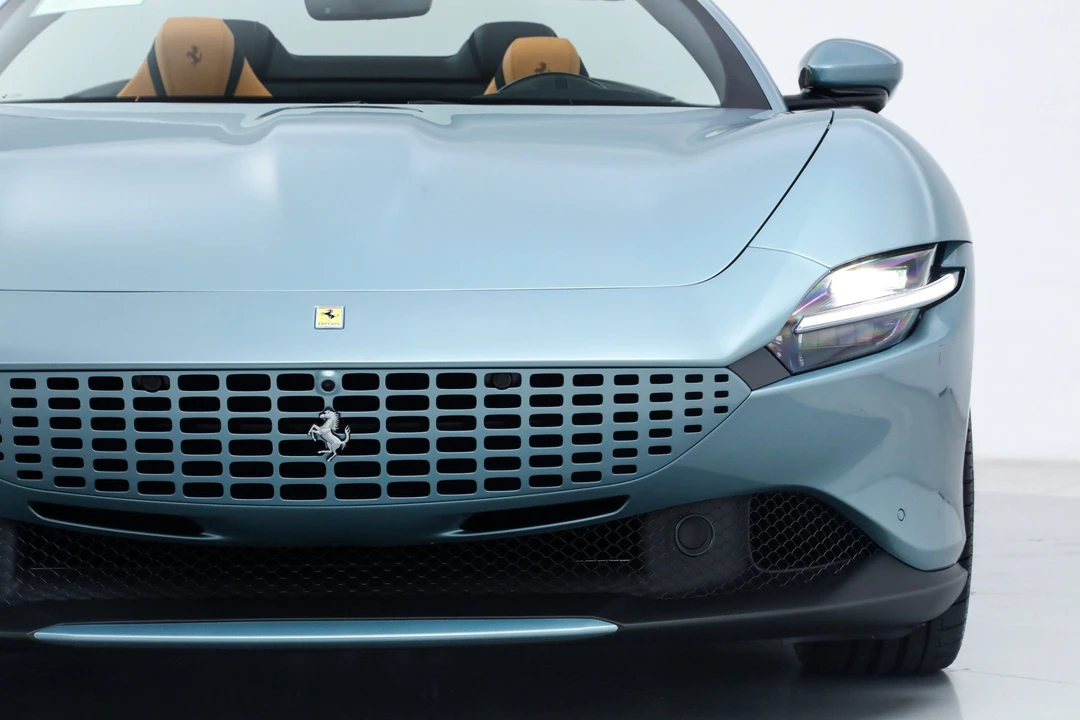 2025 Ferrari Roma Spider - Image 15 of 31