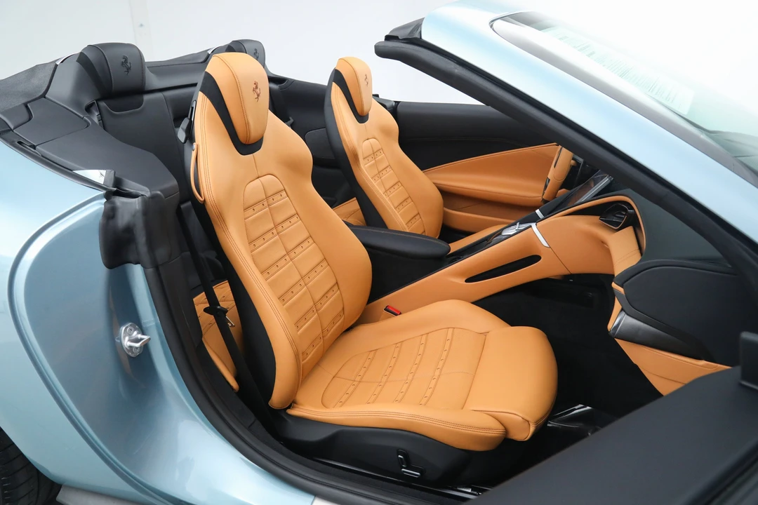 2025 Ferrari Roma Spider - Image 23 of 31