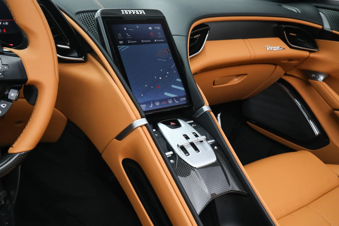 2025 Ferrari Roma Spider - Image 30 of 31