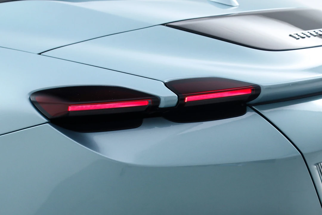 2025 Ferrari Roma Spider - Image 18 of 31