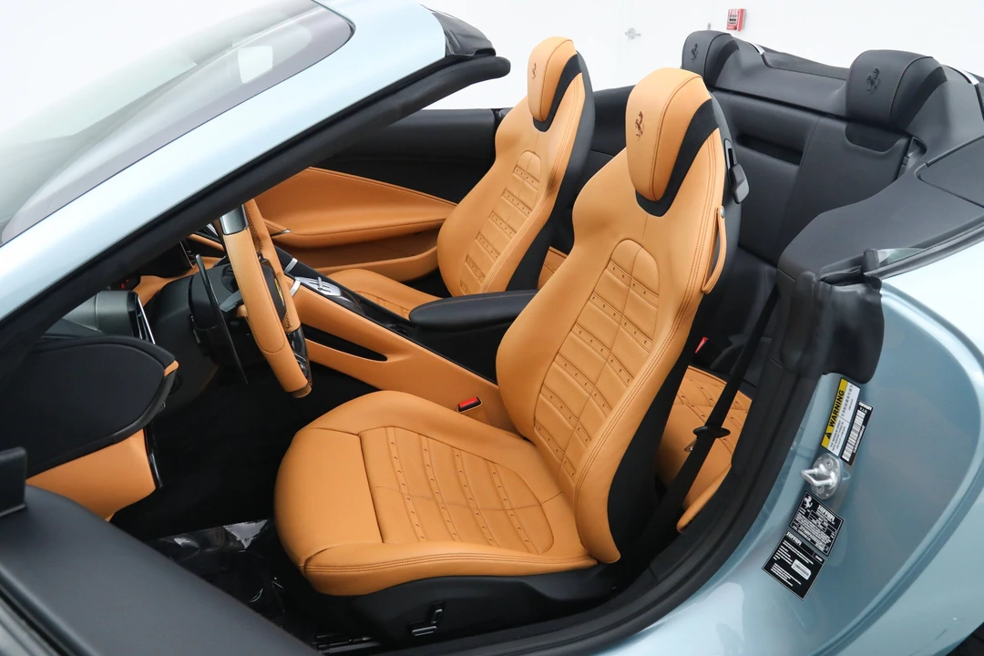2025 Ferrari Roma Spider - Image 5 of 31