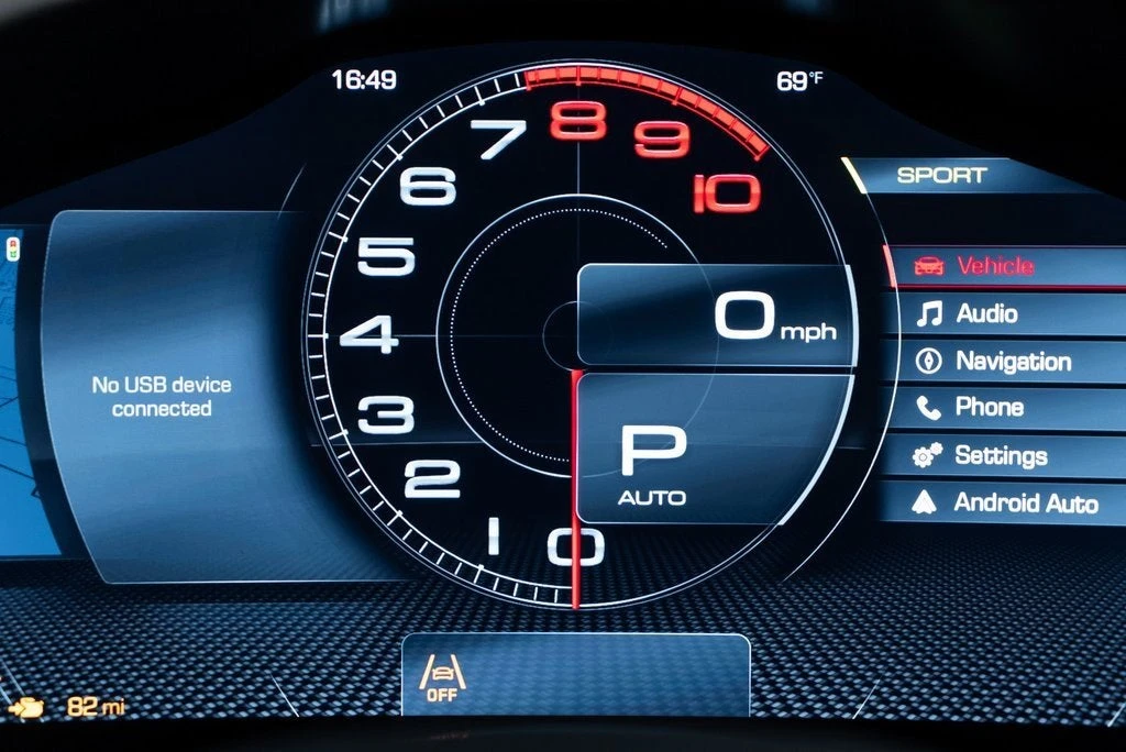 2025 Ferrari Roma Spider - Image 28 of 31