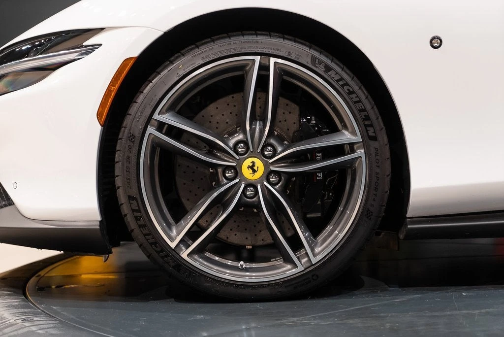2025 Ferrari Roma Spider - Image 13 of 31