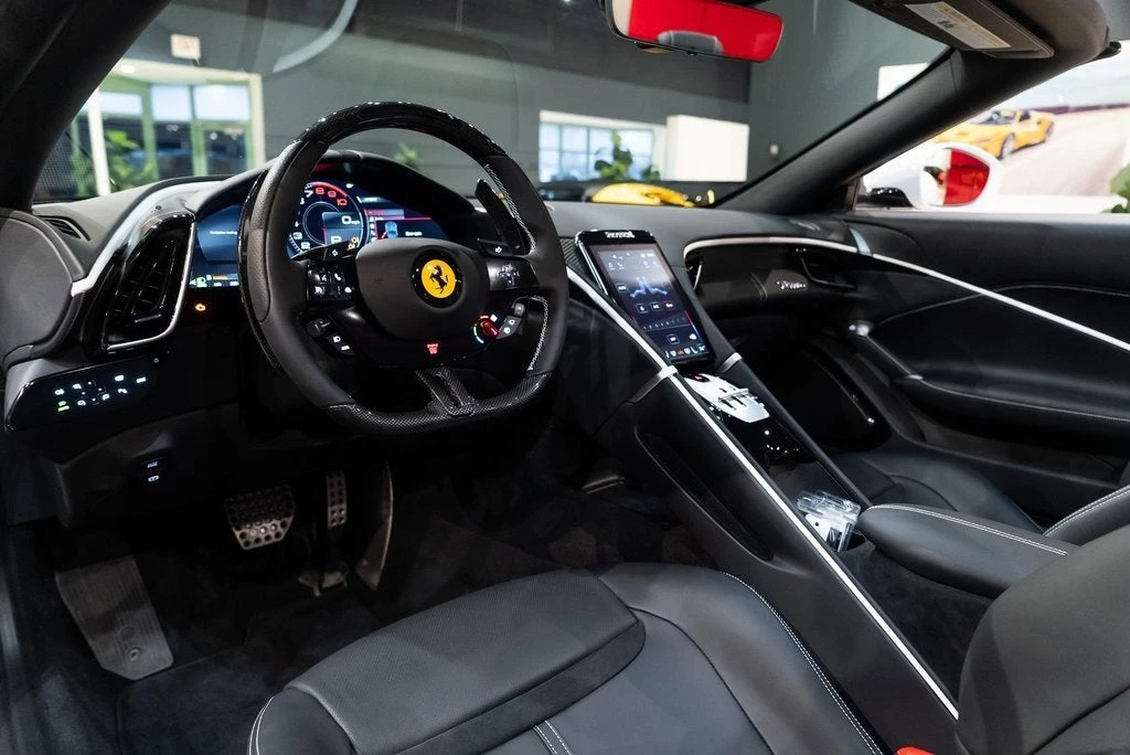 2025 Ferrari Roma Spider - Image 26 of 31