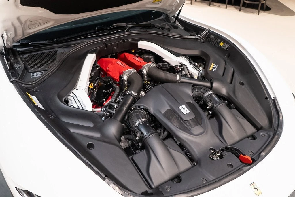2025 Ferrari Roma Spider - Image 20 of 31