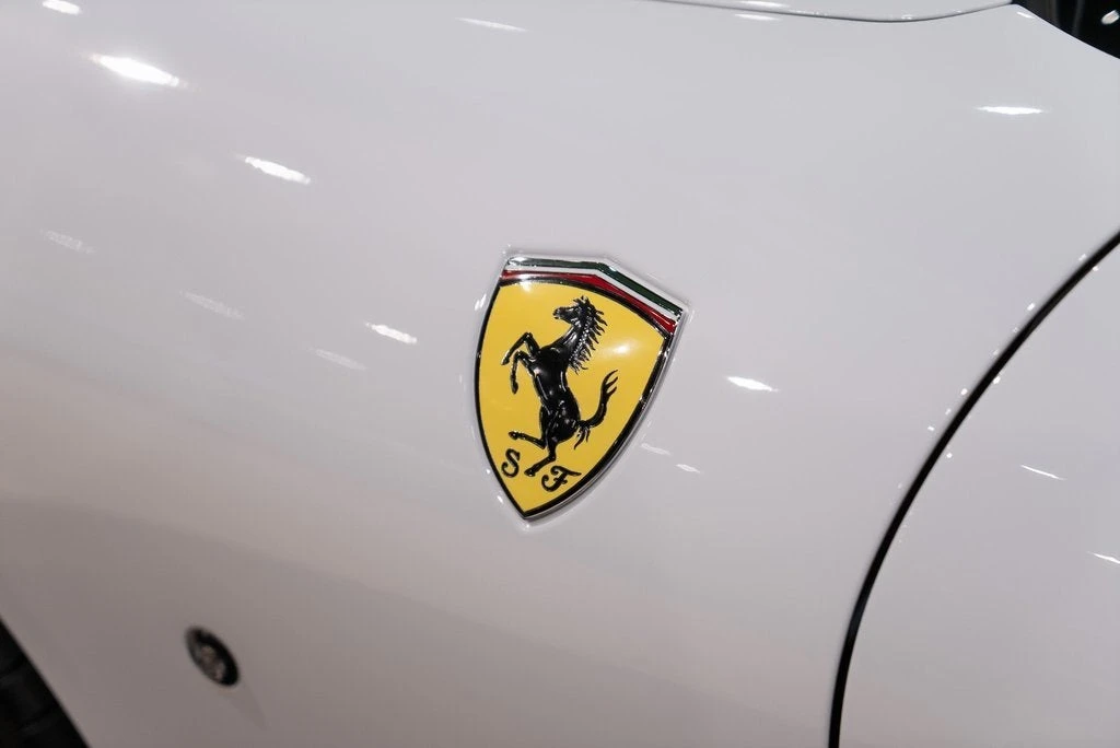 2025 Ferrari Roma Spider - Image 12 of 31