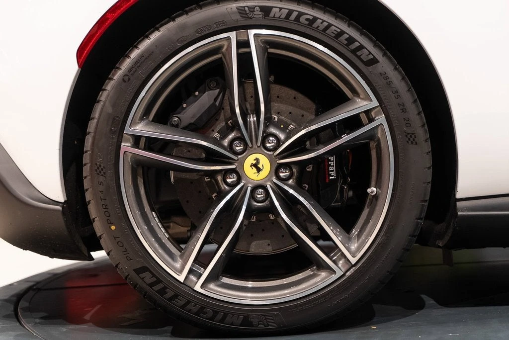 2025 Ferrari Roma Spider - Image 15 of 31
