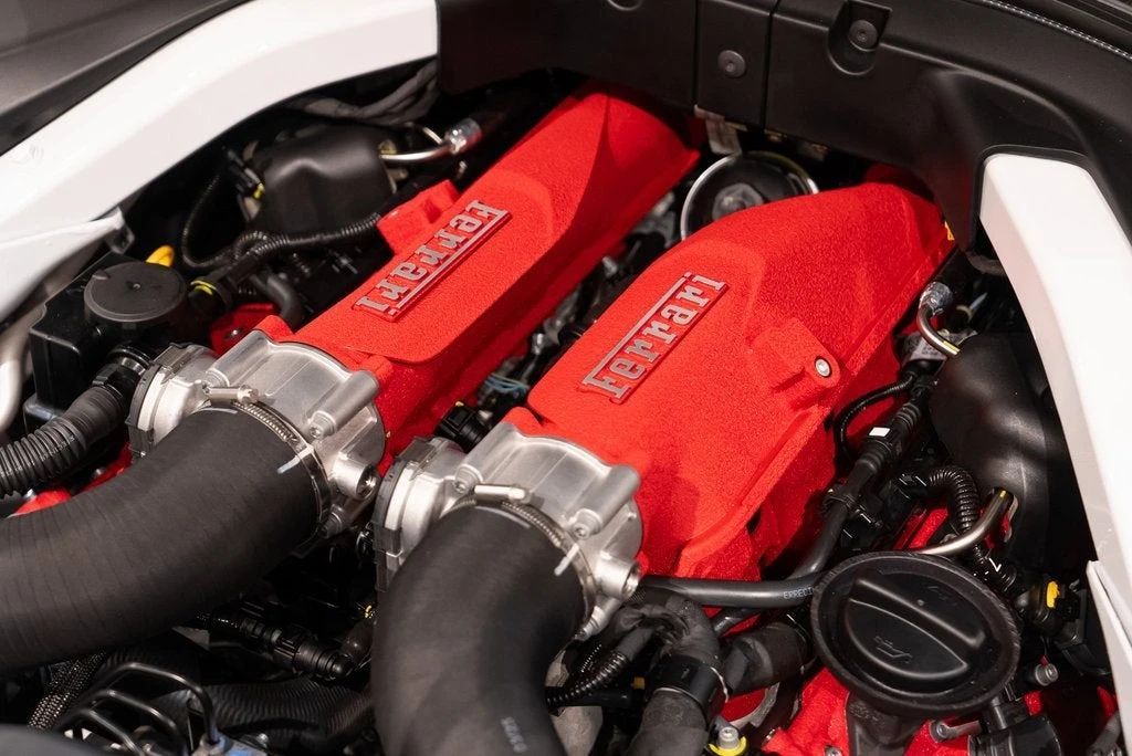 2025 Ferrari Roma Spider - Image 22 of 31