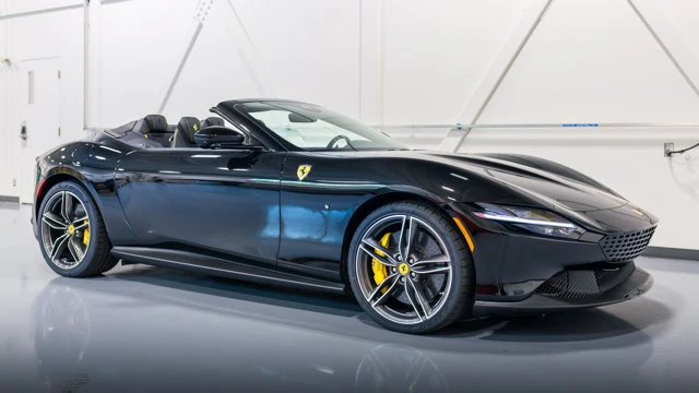 2025 Ferrari Roma Spider - Image 13 of 18