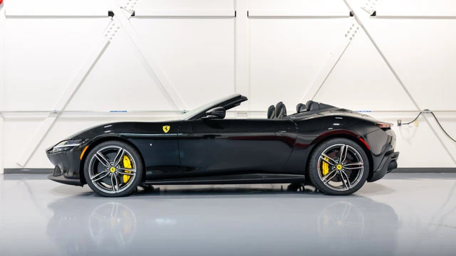2025 Ferrari Roma Spider - Image 15 of 18