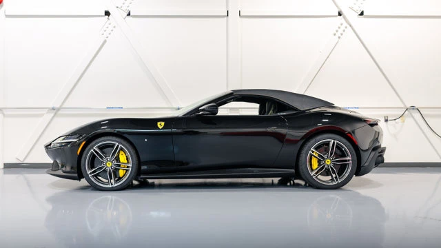 2025 Ferrari Roma Spider - Image 16 of 18