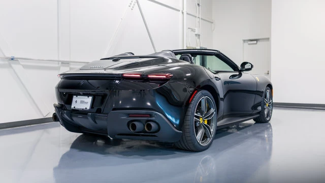 2025 Ferrari Roma Spider - Image 18 of 18