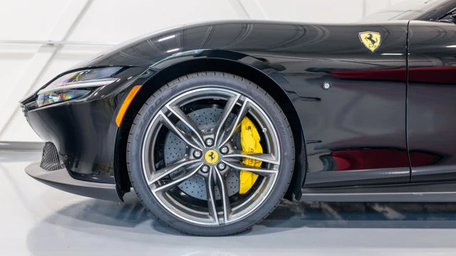 2025 Ferrari Roma Spider - Image 14 of 18