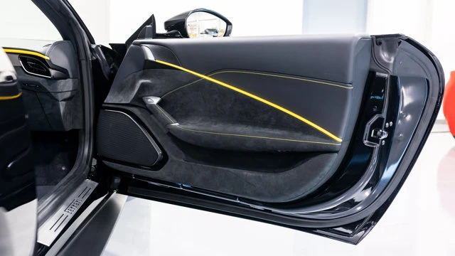 2025 Ferrari Roma Spider - Image 12 of 18