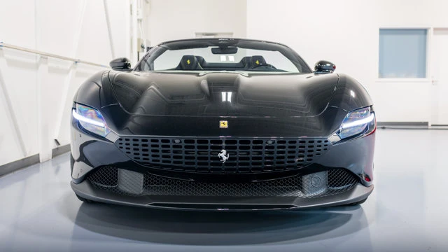 2025 Ferrari Roma Spider - Image 3 of 18