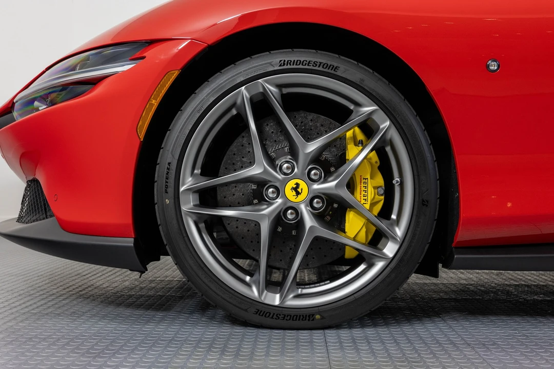 2025 Ferrari Roma Spider - Image 12 of 21