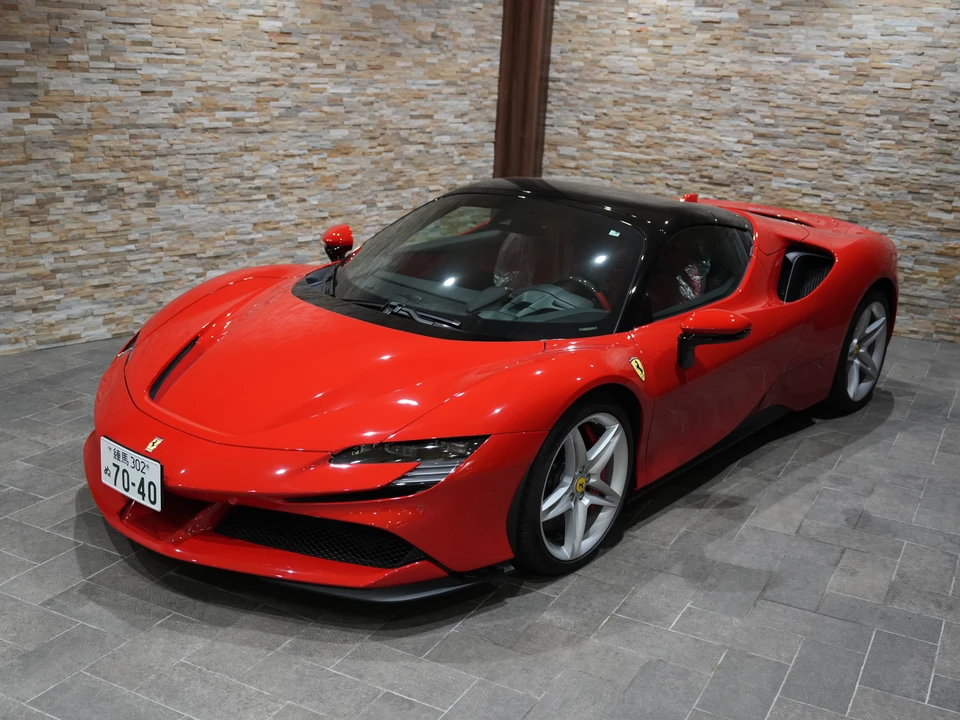 2025 Ferrari SF90 Spider - Image 15 of 31