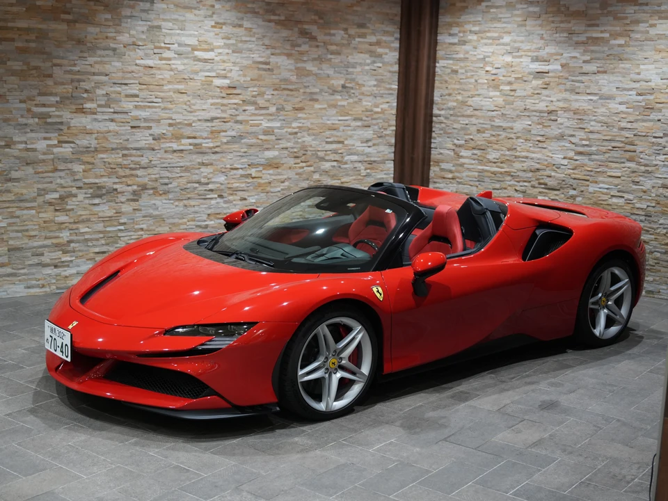 2025 Ferrari SF90 Spider - Image 14 of 31