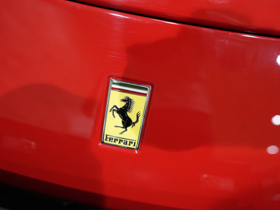 2025 Ferrari SF90 Spider - Image 18 of 31