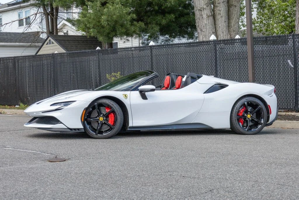 2025 Ferrari SF90 Spider - Image 17 of 31